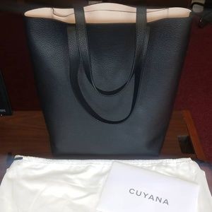 Cuyana Tall Structured Leather Tote in Black